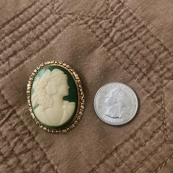 Jewelry - Cameo Pin/Brooch